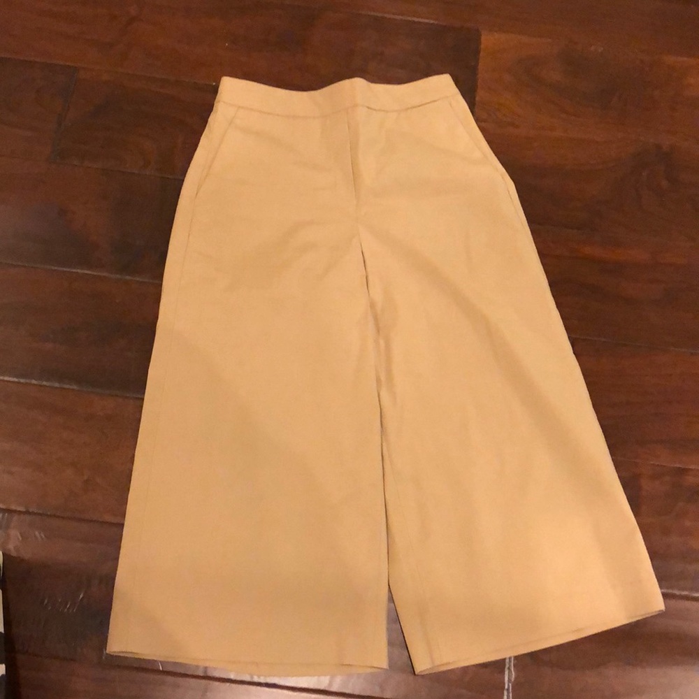 Cropped wide leg khaki pants from Aritzia